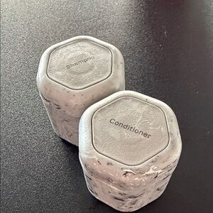 Cadence Shampoo + Conditioner (Medium) Toiletry Set